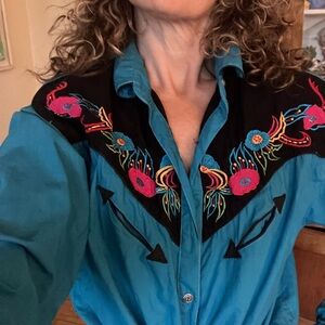 Vintage embroidered western cowgirl top one button missing
